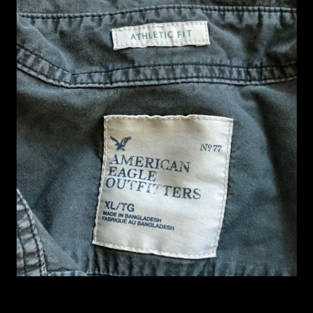 Mens American Eagle button up.